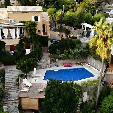 Les Dauphins Couette-café Le Lavandou