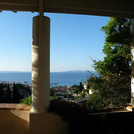 Couette-café Les Dauphins 3*