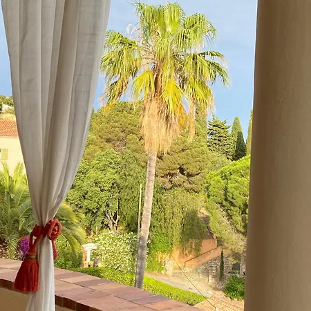 Couette-café Les Dauphins 3*