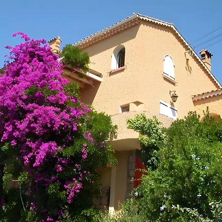 Les Dauphins Frühstückspension 3*