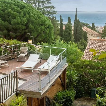 Les Dauphins Bed & Breakfast