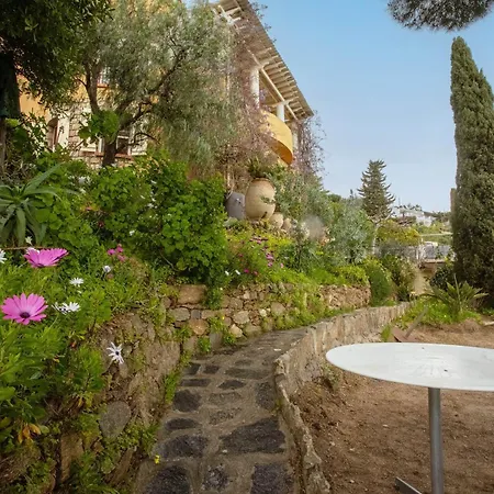 Les Dauphins Bed & Breakfast