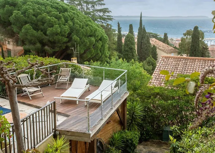 Les Dauphins Bed & Breakfast